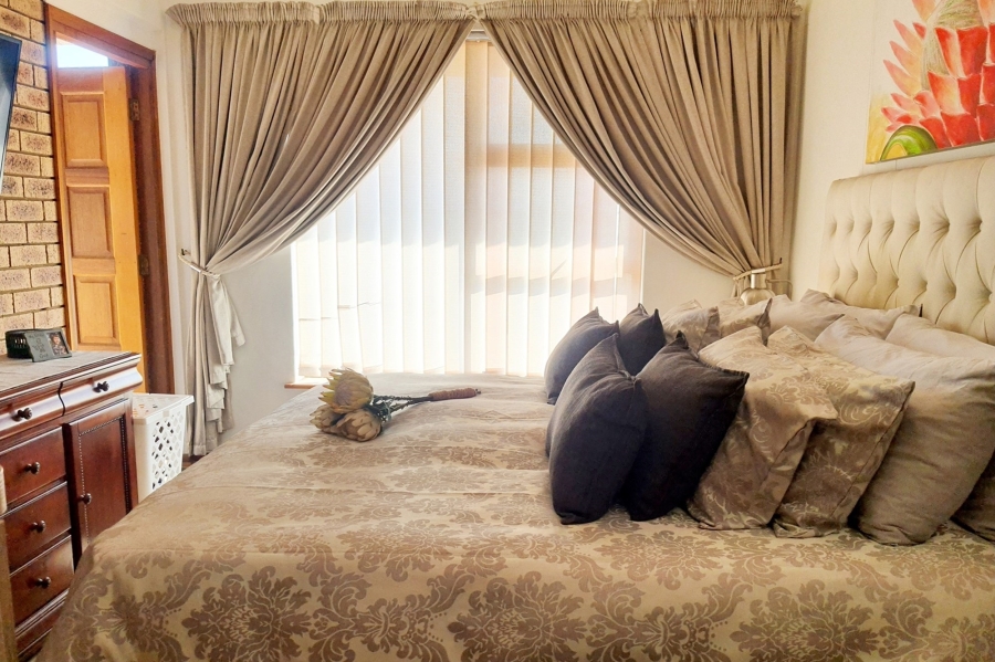 3 Bedroom Property for Sale in Mossel Bay Central Western Cape